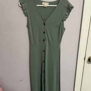 Small green button down dress perfect for work